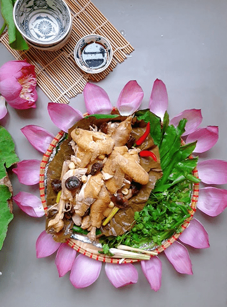 Vietexplorer.com - Recipe: Chicken steamed in lotus leaves, with video