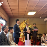 VOV Gives Japanese Friends a Royal Dragon Embroidered Curtain