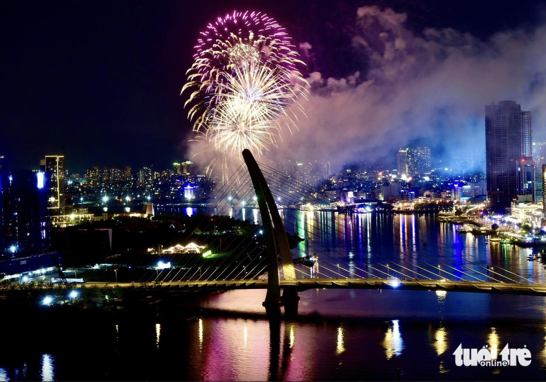 Https Vietexplorer Com Celebrate 2024 With Saigon River Fireworks   Ai Recomme 