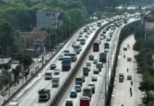 Hanoi to Implement Pilot Traffic Restrictions on Trucks and Container Vehicles