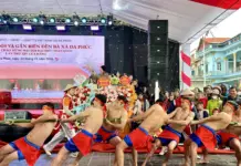 Hanoi’s Bamboo Tug-of-War: A Heartwarming Winter Tradition